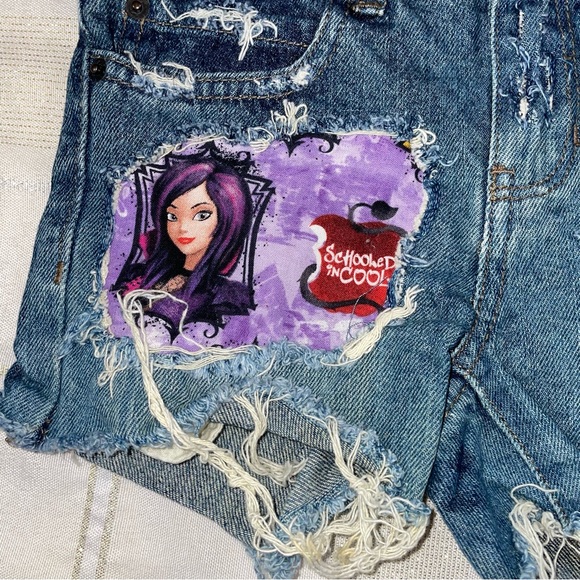 Children’s Place Straight Distressed Jean shorts - Picture 2 of 5